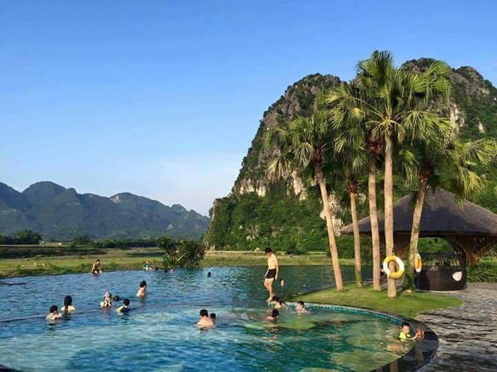 Bể bơi khoáng ngoài trời Serena resort Kim Bôi
