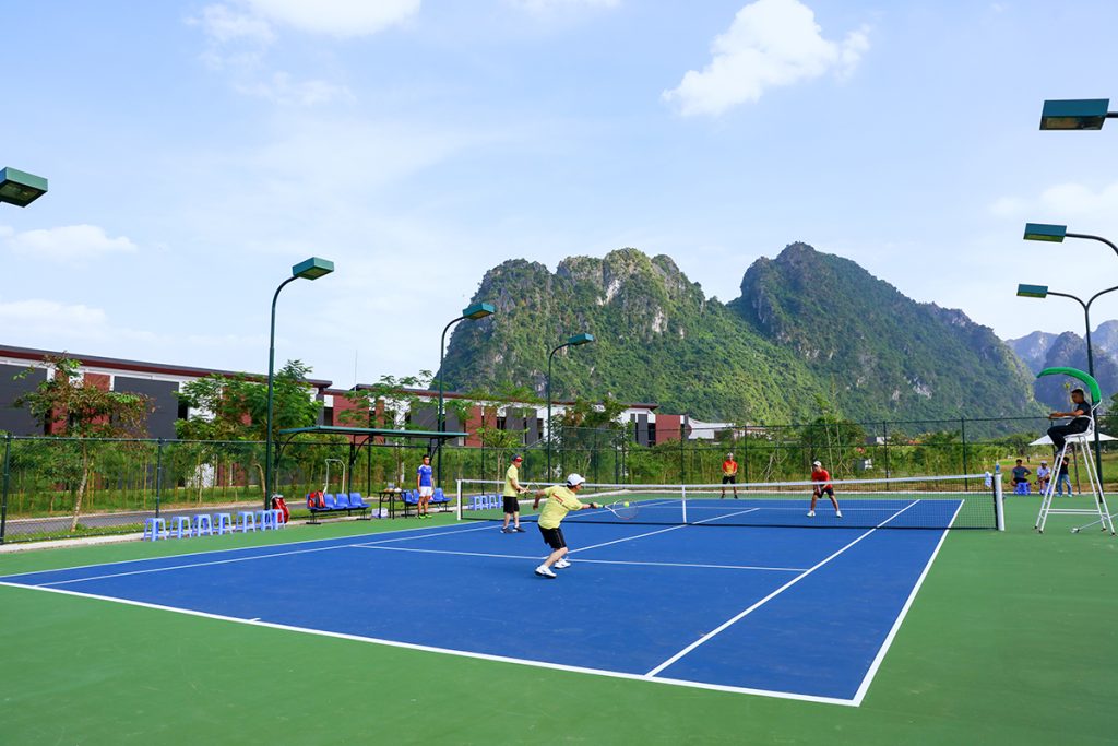 Sân tennis tại Serena resort Kim Bôi