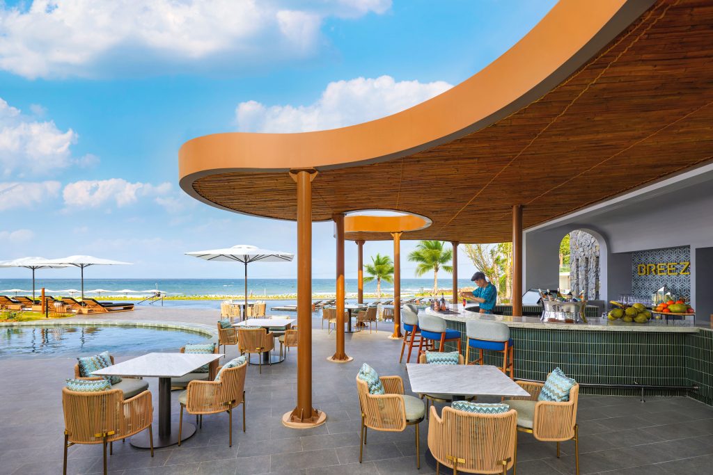 Breeze Beach & Pool Bar Angsana Quan Lạn