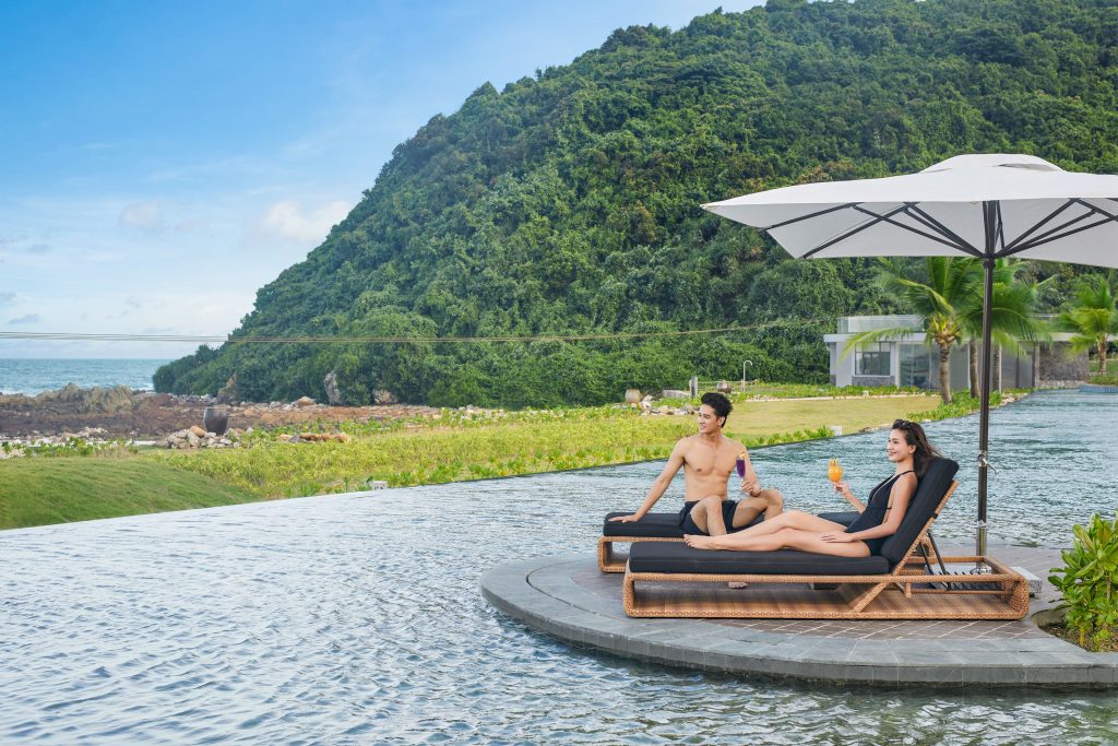 Hồ bơi ngoài trời Angsana Quan Lạn