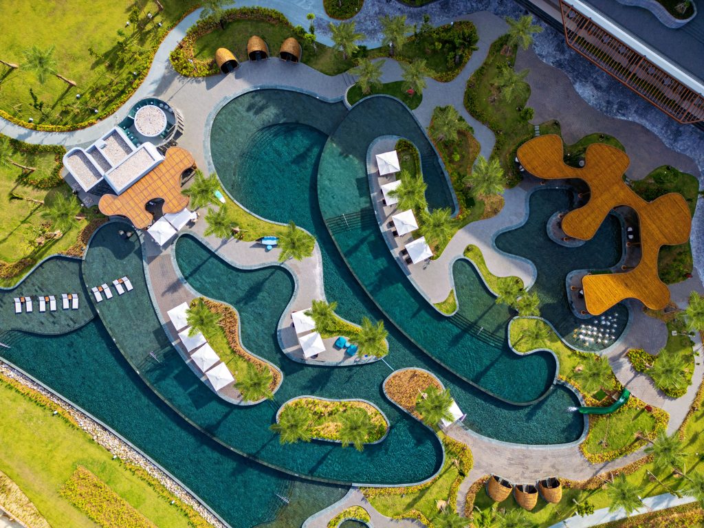 Hồ bơi lagoon Angsana Quan Lạn